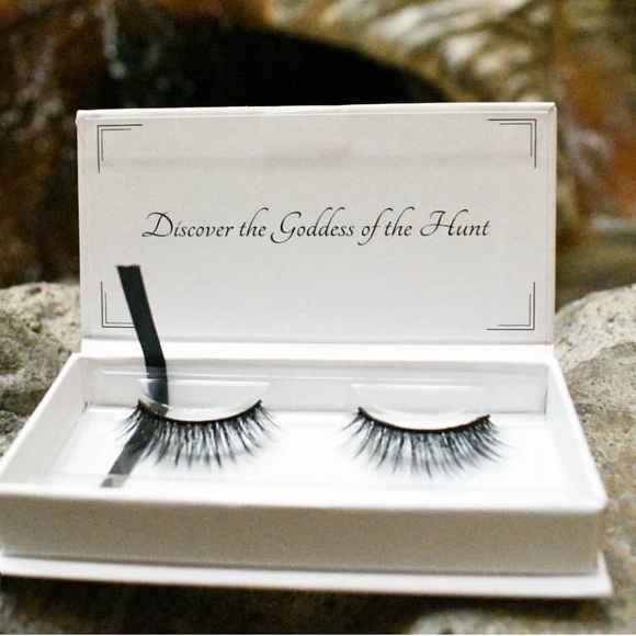 Atara’s Collections Lashes in the style Artemis - Picture 4 of 4